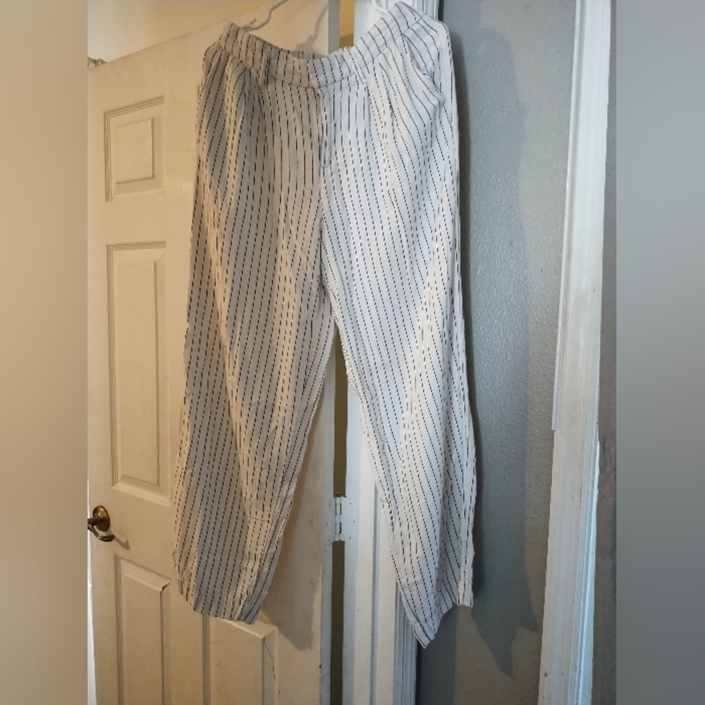 A New Day Linen Blend Pinstripe Pants. Zip/Latch Closure Size 6 Lightweight